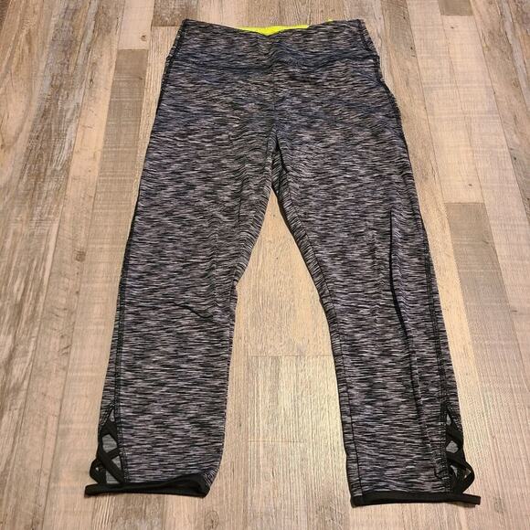 𝅺Athletic connection medium womens capri gray static leggings - Picture 1 of 9